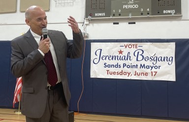 Sands point mayoral candidate, Jeremiah Bosgang, spoke to residents about why they should vote for him.
